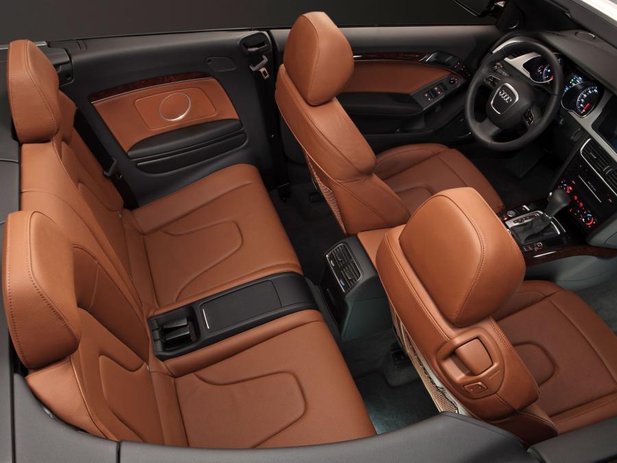 Интерьер Audi A5 Cabriolet 2.0T 2009 года  (NA) (фото 10 из 17)